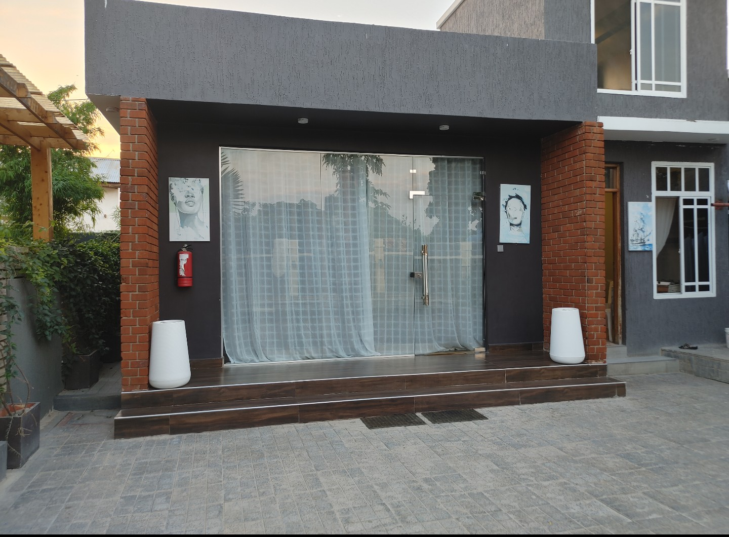 ISN ONE BEDROOM APARTMENT